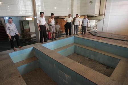 因为附近的古三座澡堂因无温泉水可抽,于上月11